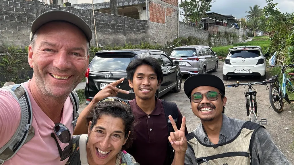 photo with travellers